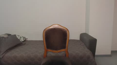 Snapshot of sweetmiaa chatting on 12/14/24, 04:42 Mia online show from 12/14/24, 04:42