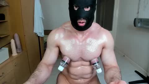 Snapshot of sweetmuscles_boy chatting on 05/20/26, 08:48 Lorenzo online show from 05/20/26, 08:48