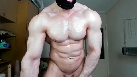Snapshot of sweetmuscles_boy chatting on 05/24/26, 05:45 Lorenzo online show from 05/24/26, 05:45