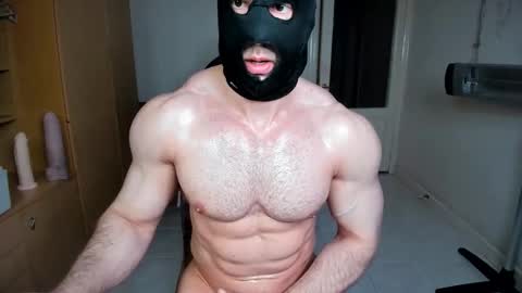 Snapshot of sweetmuscles_boy chatting on 06/03/26, 03:53 Lorenzo online show from 06/03/26, 03:53