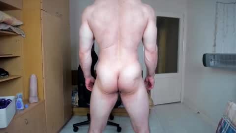 Snapshot of sweetmuscles_boy chatting on 06/05/26, 05:58 Lorenzo online show from 06/05/26, 05:58