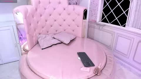 Snapshot of sweetness_siren chatting on 04/15/26, 05:03 siren online show from 04/15/26, 05:03