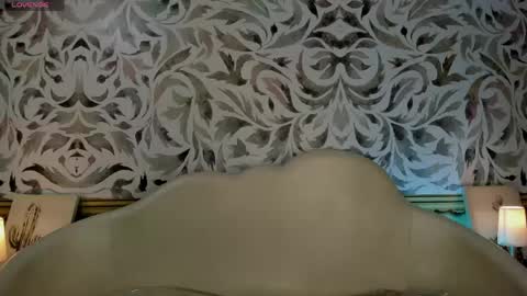 Snapshot of sweetness_siren chatting on 05/17/26, 05:27 siren online show from 05/17/26, 05:27