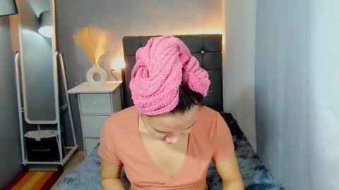 Snapshot of sweetnwildts chatting on 10/13/25, 01:38 Ghena online show from 10/13/25, 01:38