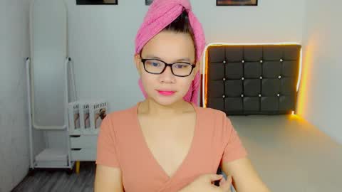 Snapshot of sweetnwildts chatting on 05/24/26, 12:43 Ghena online show from 05/24/26, 12:43