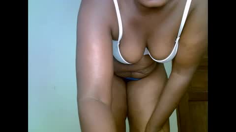 Snapshot of sweetrenne chatting on 02/15/25, 07:49 sweetrenne online show from 02/15/25, 07:49