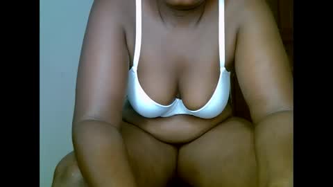 Snapshot of sweetrenne chatting on 02/19/25, 09:39 sweetrenne online show from 02/19/25, 09:39