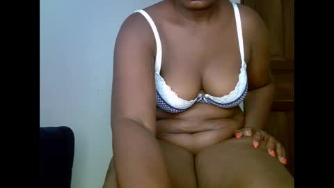 Snapshot of sweetrenne chatting on 09/15/25, 10:04 sweetrenne online show from 09/15/25, 10:04