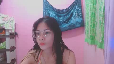 Mia online show from 05/01/26, 12:10