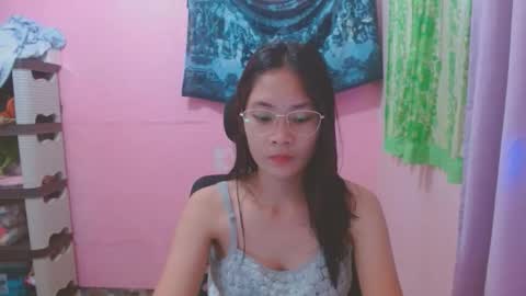 Mia online show from 05/02/26, 12:21