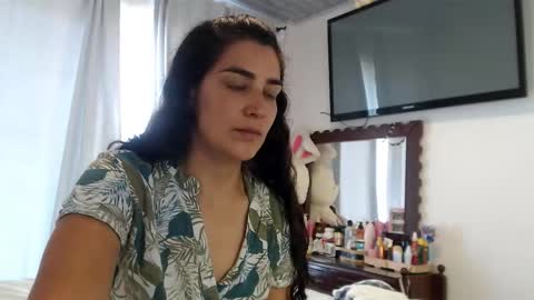 Snapshot of sweetsmile28 chatting on 12/04/25, 02:59 Dianis online show from 12/04/25, 02:59