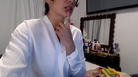 Snapshot of sweetsmile28 chatting on 03/12/26, 12:39 Dianis online show from 03/12/26, 12:39