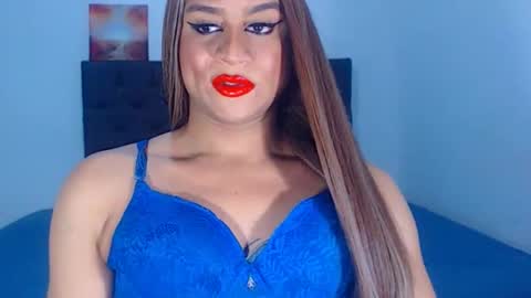Snapshot of sweetsofiats chatting on 09/23/25, 02:03 SOFIA online show from 09/23/25, 02:03