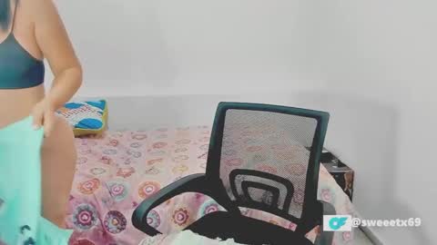 Snapshot of sweetsquirtx23 chatting on 12/19/24, 02:24 lili online show from 12/19/24, 02:24