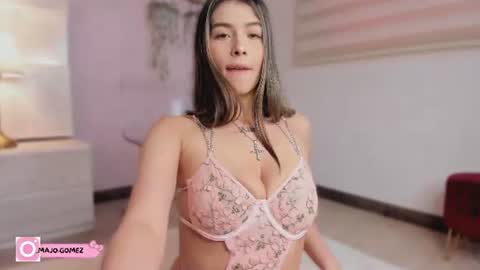 Snapshot of sweett_mia1 chatting on 06/10/26, 01:21 M I A online show from 06/10/26, 01:21