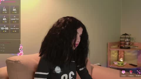 Snapshot of sweett_petite chatting on 05/11/26, 02:45 online show from 05/11/26, 02:45