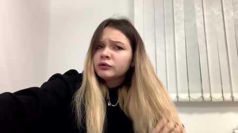 Snapshot of sweettchloe chatting on 12/24/24, 03:27 SweetTChloe online show from 12/24/24, 03:27