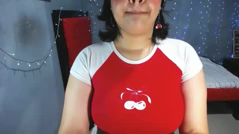 Snapshot of sweettei chatting on 04/21/26, 11:27 Me llamo Tara online show from 04/21/26, 11:27