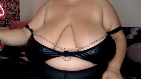 Maya online show from 11/04/25, 09:41