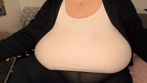 Maya online show from 11/28/25, 01:25