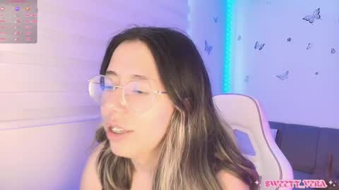 Snapshot of sweettvera_ chatting on 05/13/26, 04:15 Veronica Independent Model online show from 05/13/26, 04:15