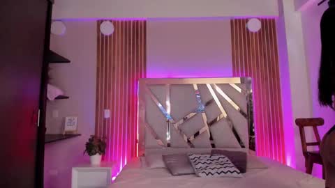 sweetviolet___ online show from 09/17/25, 12:29