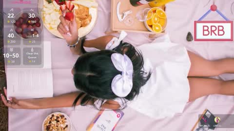 sweetviolet___ online show from 10/19/25, 12:06