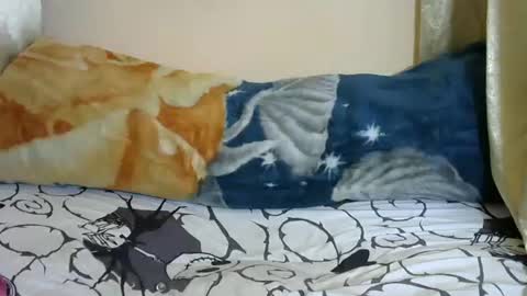 Snapshot of sweety_angel_7 chatting on 11/14/25, 05:39 Sarah online show from 11/14/25, 05:39