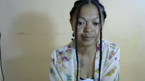 Snapshot of sweety_angel_7 chatting on 11/23/25, 06:13 Sarah online show from 11/23/25, 06:13