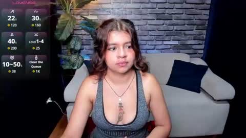 Snapshot of sweety_smilee chatting on 06/25/26, 12:31 Emma online show from 06/25/26, 12:31