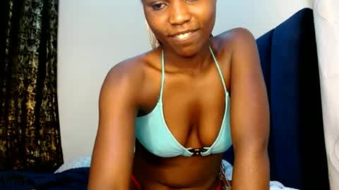 Snapshot of sweety_spixxy chatting on 06/15/26, 06:37 Dolly online show from 06/15/26, 06:37