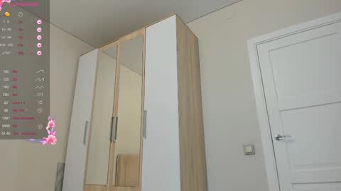 Vikky online show from 02/21/25, 12:38