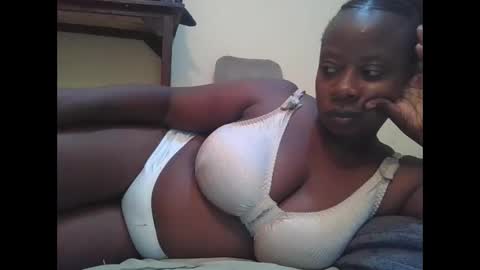 Snapshot of sweetyass25 chatting on 05/01/26, 04:06 sweetyass25 online show from 05/01/26, 04:06