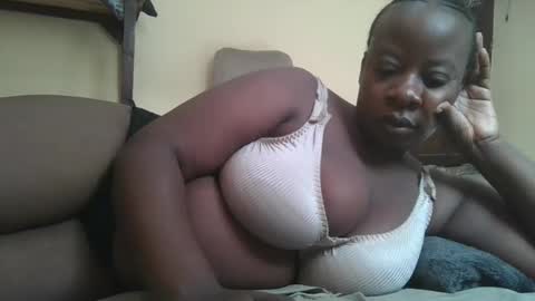 Snapshot of sweetyass25 chatting on 05/28/26, 06:43 sweetyass25 online show from 05/28/26, 06:43