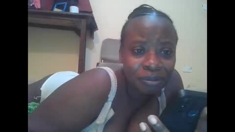 Snapshot of sweetyass25 chatting on 06/03/26, 02:33 sweetyass25 online show from 06/03/26, 02:33