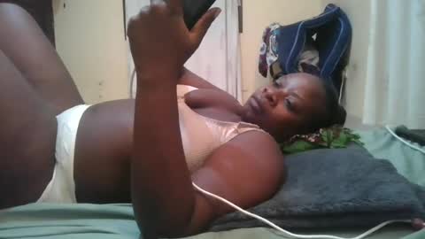 Snapshot of sweetyass25 chatting on 06/12/26, 05:56 sweetyass25 online show from 06/12/26, 05:56