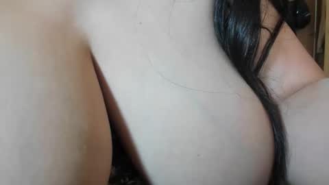 Snapshot of sweewoman_ chatting on 06/10/26, 01:43 Miranda online show from 06/10/26, 01:43