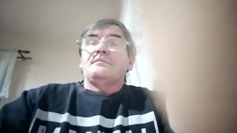 Snapshot of swergiu333 chatting on 01/12/26, 03:50 Raymond online show from 01/12/26, 03:50