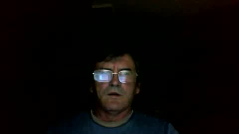 Snapshot of swergiu333 chatting on 05/18/26, 04:18 Raymond online show from 05/18/26, 04:18
