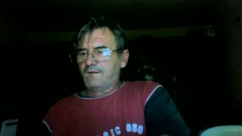 Snapshot of swergiu333 chatting on 06/08/26, 04:13 Raymond online show from 06/08/26, 04:13