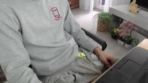 SwetLittleBoy4u online show from 09/30/25, 09:14