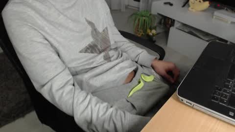 SwetLittleBoy4u online show from 11/11/25, 04:56