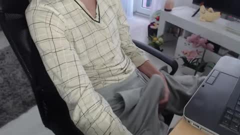 SwetLittleBoy4u online show from 11/24/25, 08:47