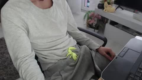 SwetLittleBoy4u online show from 01/12/26, 10:42