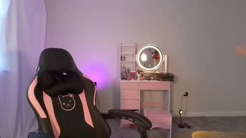 Snapshot of switchykitty chatting on 01/22/25, 02:14 ashley blayde online show from 01/22/25, 02:14