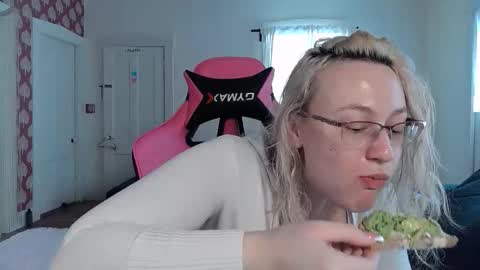 Snapshot of switchykitty chatting on 02/06/26, 03:59 ashley blayde online show from 02/06/26, 03:59