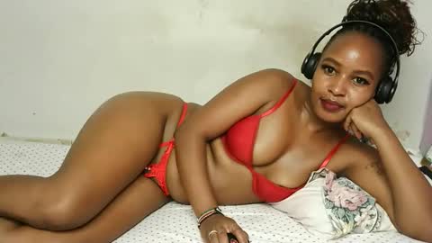 Snapshot of swt_bby chatting on 05/16/26, 08:00 swt_bby online show from 05/16/26, 08:00