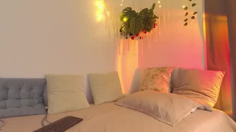 Helen  online show from 12/21/25, 08:49