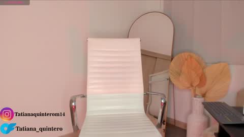 Snapshot of swt_molly chatting on 12/13/24, 04:11 Molly  online show from 12/13/24, 04:11