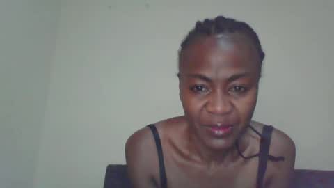 Snapshot of swtebony1 chatting on 10/06/25, 10:07 ALICIA online show from 10/06/25, 10:07